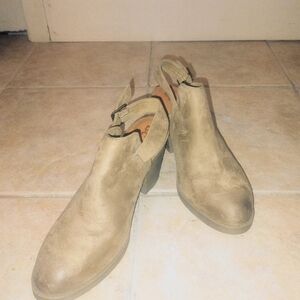 Stylish Tan Ankle Booties